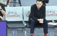 kaiyun-Buff 拉满！网友分享昨日现场照：卢爹愁的红袜子都搂上了